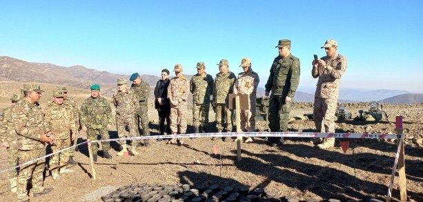 Müharibədən sonra Laçında 1400-dən çox yeni mina basdırılıb - xarici ölkələrin hərbi attaşeləri erməni terrorunun izləri ilə tanış olublar<font color=red> - FOTOLAR</font>