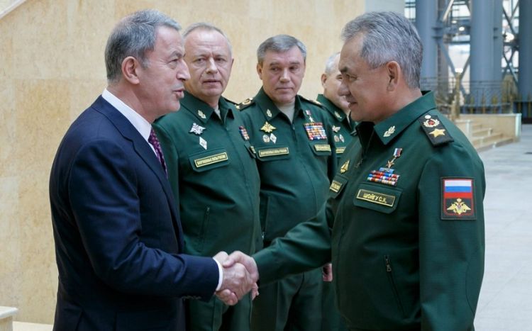Hulusi Akar və Sergey Şoyqu Suriyanın şimalındakı vəziyyəti müzakirə edib