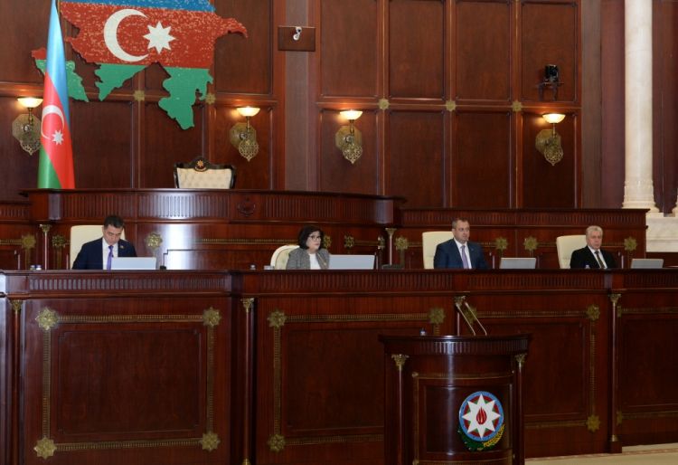Parlamentdə “Siyasi partiyalar haqqında” yeni qanun layihəsi birinci oxunuşda təsdiqlənib