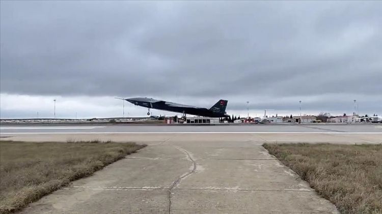 Türkiyənin pilotsuz qırıcısı “Bayraktar Kızılelma” ilk uçuşunu edib