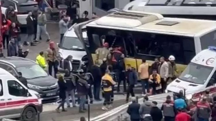 İstanbulda sərnişin nəqliyyatındakı qəzada 33 nəfər xəsarət alıb