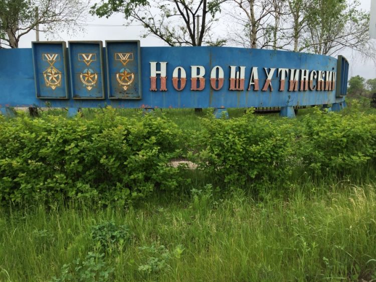 Rusiyanın Rostov vilayətinin Novoşaxtinski qəsəbəsində naməlum şəxs pulemyotdan polislərə atəş açıb
