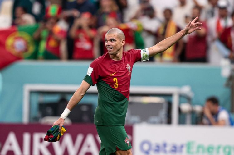 Portuqaliyalı futbolçu Pepe rekorda imza atıb