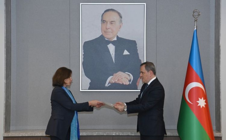Ceyhun Bayramov Fransanın yeni səfiri Ann Buayon ilə görüşüb