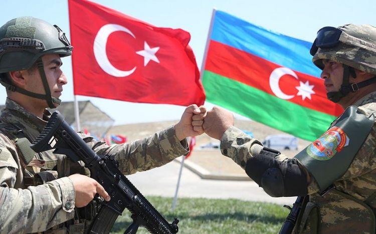 Müdafiə Nazirliyi "Qardaş yumruğu" təlimindən görüntülər yayıb<font color=red> - VİDEO</font>