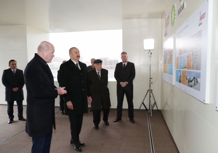 Prezident İlham Əliyev “Azəri-Mərkəzi-Şərqi” platformasının dayaq blokunun dənizə yola salınması mərasimində iştirak edib<font color='red'> - YENİLƏNİB</font><font color=red> - FOTOLAR</font>
