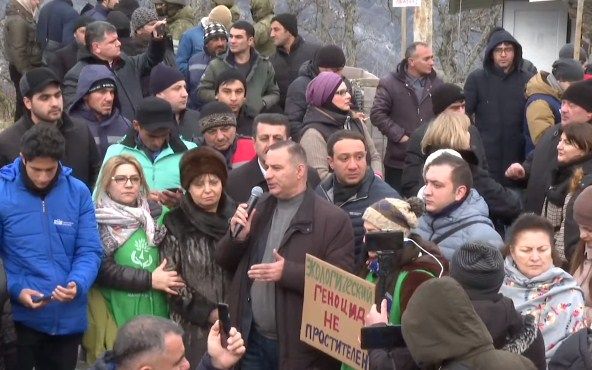 Şuşa-Xankəndi yolunda aksiya bir sutkadır davam edir, səsucaldıcılarla şüarlar səsləndirilir