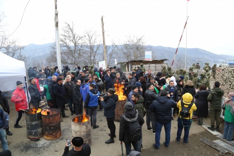 Laçın-Şuşa yolunda ekoloqların etiraz aksiyasına qoşulanların sayı artıb