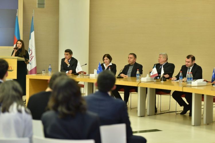  “Heydər Əliyev və xarici siyasətin Azərbaycan modeli” mövzusunda müzakirələr aparılıb<font color=red> - FOTOLAR</font>
