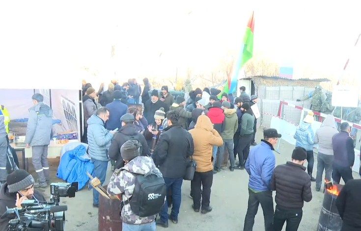 Şuşa-Xankəndi yolunda etiraz aksiyası artıq üçüncü gündür davam edir