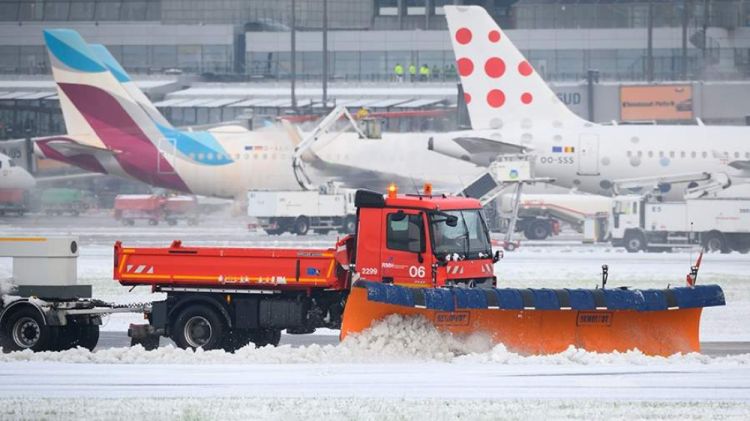 Paris aeroportlarında uçuşların 20-25 faizi ləğv olunub