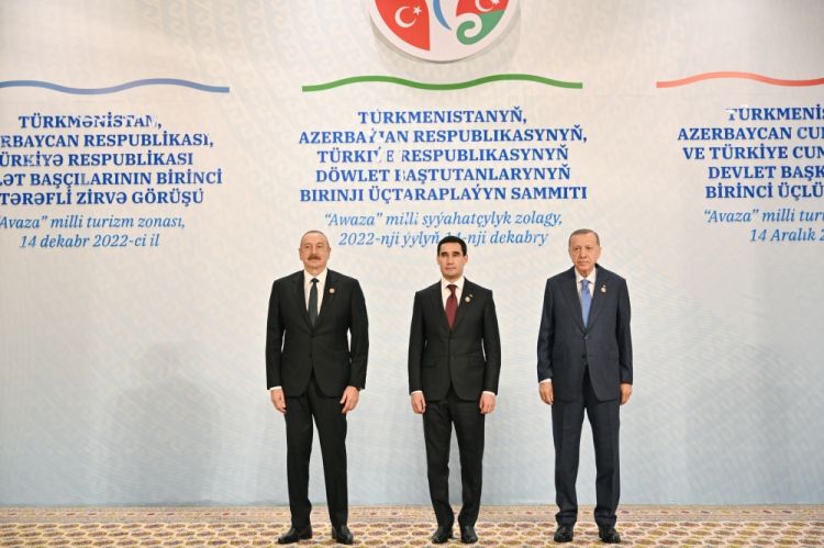 Azərbaycan, Türkiyə və Türkmənistan prezidentlərinin məhdud tərkibdə görüşü keçirilib<font color=red> - FOTOLAR</font>