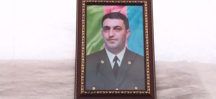 Mina partlayışı nəticəsində şəhid olan gizir Zöhrab Hümbətov torpağa tapşırılıb<font color=red> - FOTOLAR</font>