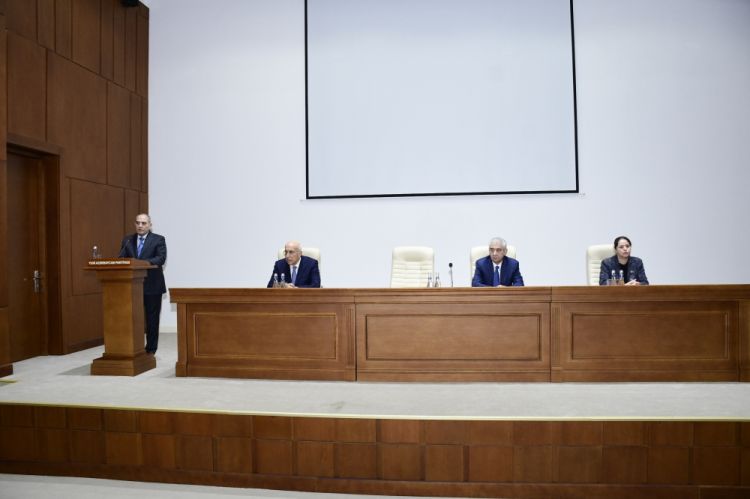 Yeni Azərbaycan Partiyasının İdarə Heyətinin iclası keçirilib<font color=red> - FOTOLAR</font>