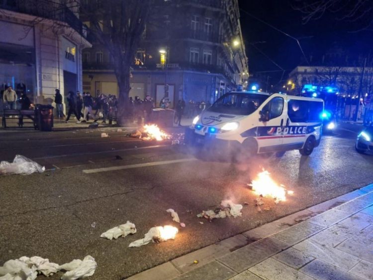 Fransada futbol azarkeşləri ilə polis arasında toqquşma baş verib