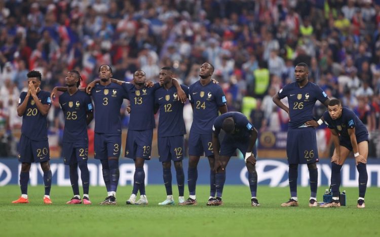 Fransada qaradərili futbolçular dünya çempionatından sonra irqçi təzyiqlərə məruz qalıblar