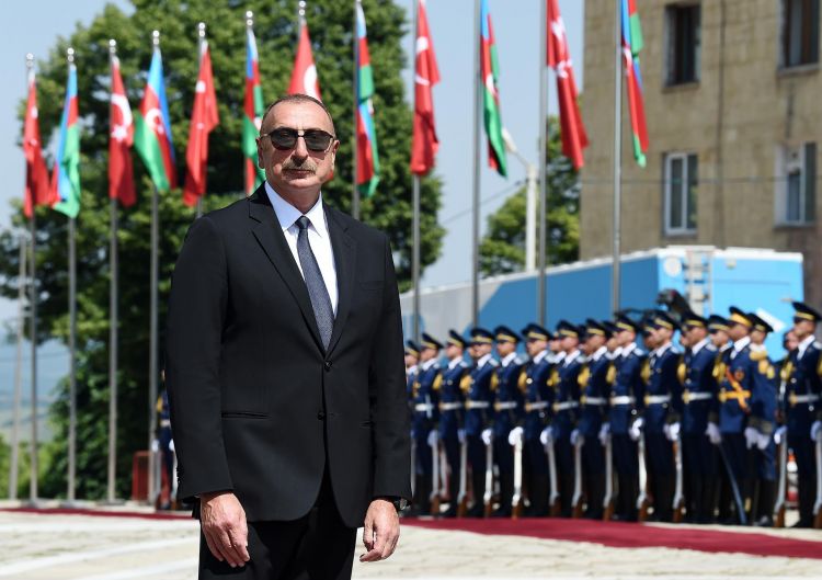 Müzəffər Komandan, qalib Lider