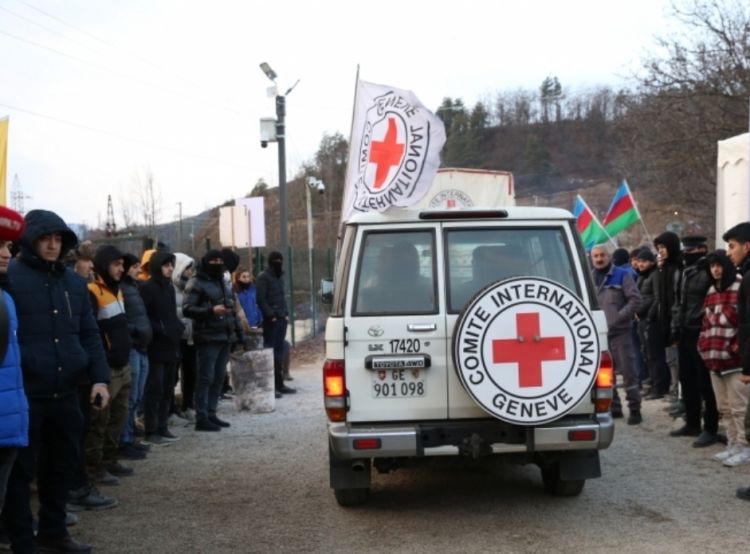 Beynəlxalq Qızıl Xaç Komitəsinə aid daha üç avtomobil Laçın istiqamətinə maneəsiz keçib