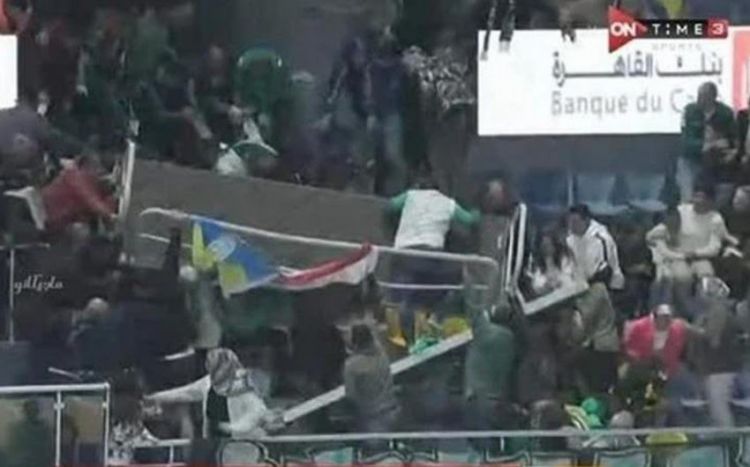Misirdə idman kompleksinin tribunası çöküb, yaralananlar var