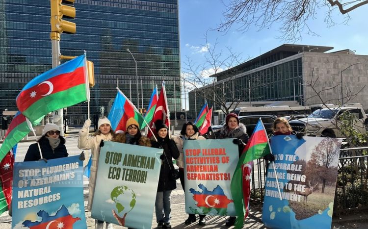 Nyu-Yorkda yaşayan azərbaycanlılar BMT-nin binası qarşısında aksiya keçiriblər