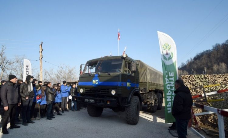 Sülhməramlıların daha dörd təminat avtomobili aksiya ərazisindən maneəsiz keçib
