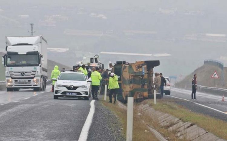 Türkiyədə zirehli avtomobil aşıb, 6 hərbçi yaralanıb