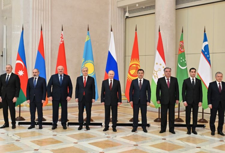  Sankt-Peterburqda MDB dövlət başçılarının iclası keçirilib<font color='red'> - YENİLƏNİB</font>