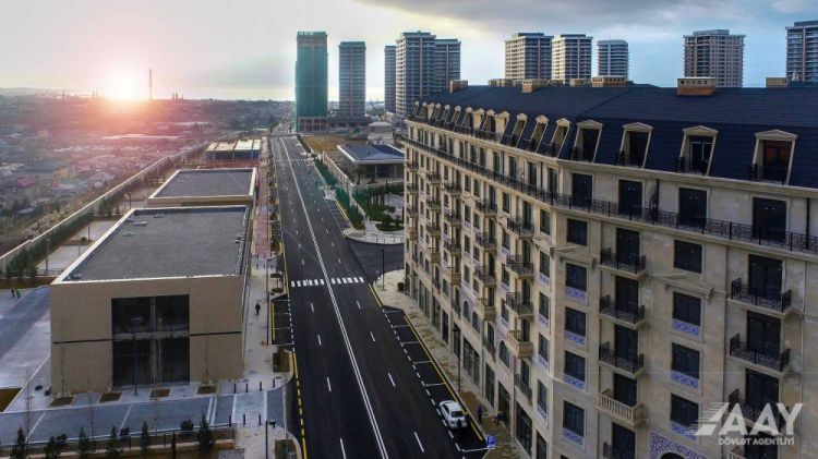 Bu il Ağ şəhərdə ümumi uzunluğu 2828 metr olan 12 küçə inşa edilib