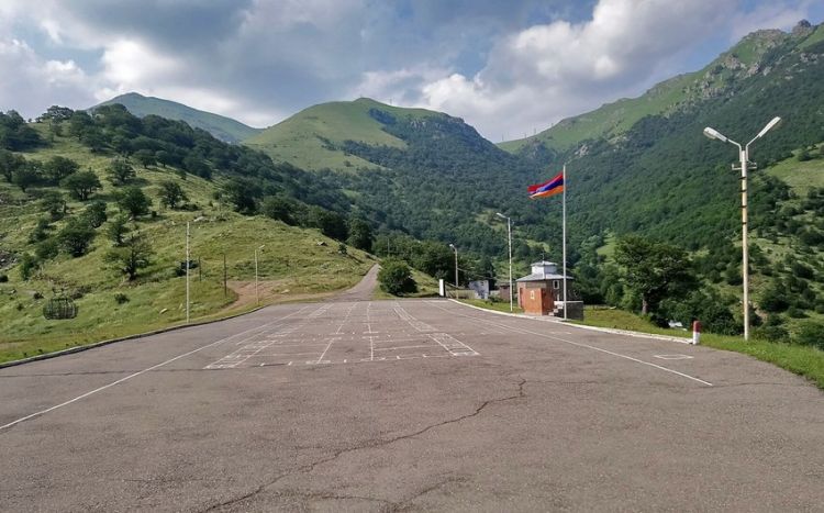 Ermənistanda hərbi hissənin torpaq sahələri qanunsuz satılıb