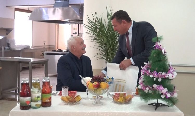 Ahıllar evi sakinləri ilə bayram görüşü keçirilib<font color=red> - FOTOLAR</font>