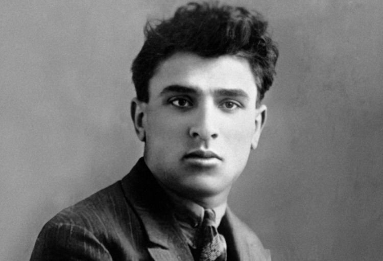 Bu gün görkəmli şair Mikayıl Müşfiqin anım günüdür