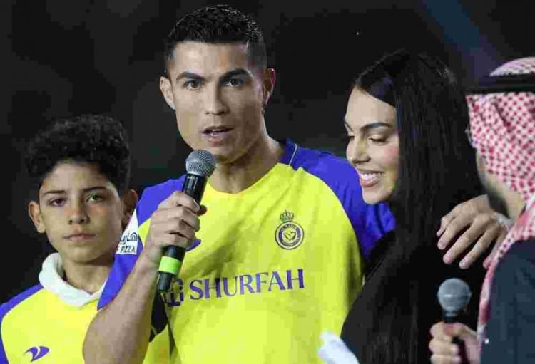 Ronaldonun “Əl-Nəsr”in oyunçusu kimi təqdimat mərasimini üç milyard insan izləyib
