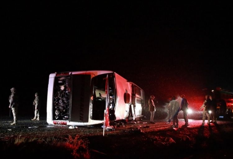 Türkiyədə ağır yol qəzası olub, ölən və yaralananlar var
