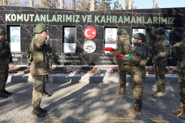 Azərbaycan və Türkiyə hərbçiləri birgə təlim keçir<font color=red> - VİDEO</font>