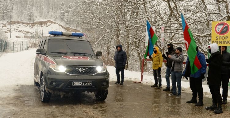 Laçın-Xankəndi yolu: Sülhməramlıların avtomobilinin aksiya yerindən keçidi təmin olunub