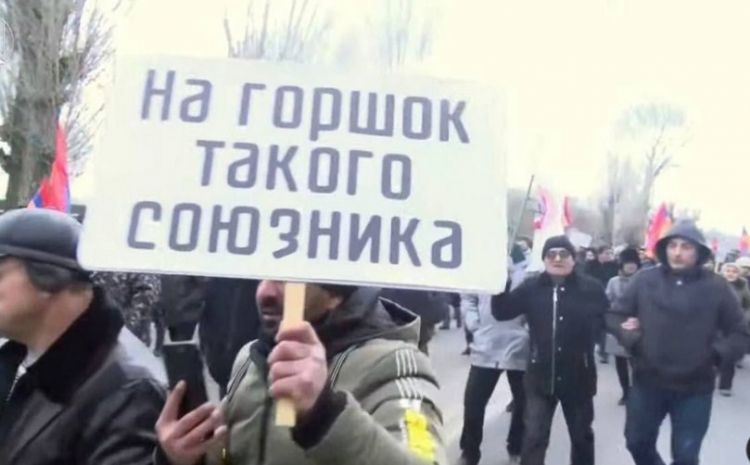 Ermənistanda Rusiya hərbi bazasının qarşısındakı aksiyada 100 nəfər saxlanılıb