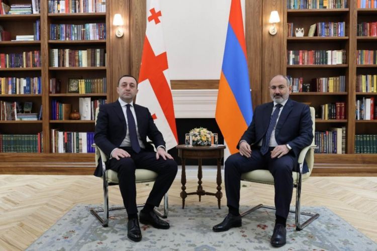 Qaribaşvili Paşinyana Gürcüstanın regionda sülh üçün vasitəçiliyə hazır olduğunu bildirib
