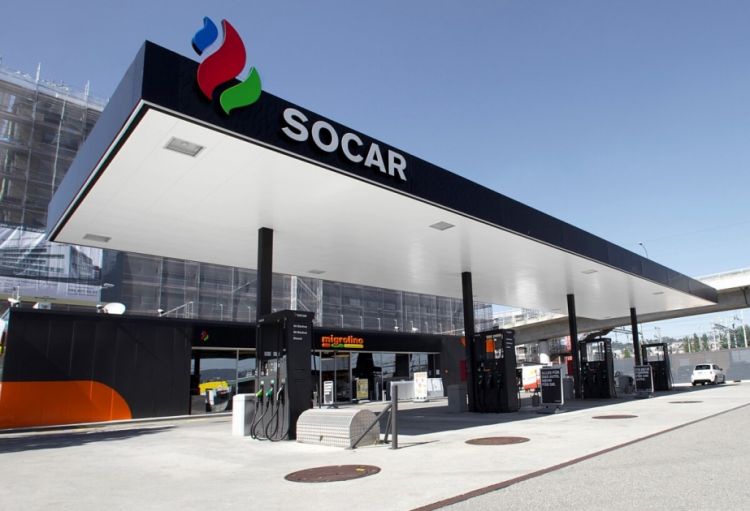 SOCAR Dneprdə raketlə vurulan yaşayış binasında xilasetmə işləri aparanlara pulsuz xidmət göstərir