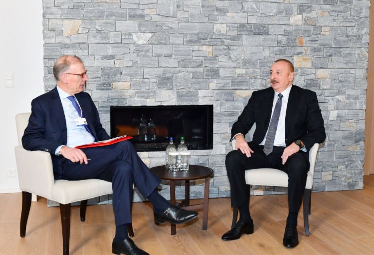 Prezident İlham Əliyev Davosda “Carlsberg Group” şirkətinin prezidenti və baş icraçı direktoru ilə görüşüb<font color='red'> - YENİLƏNƏCƏK</font>
