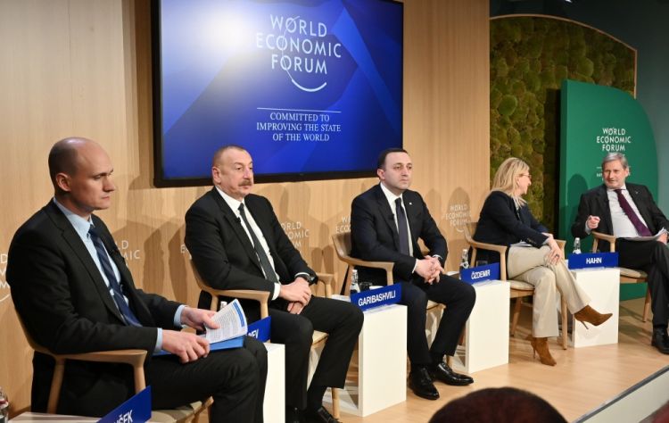 Prezident İlham Əliyev Dünya İqtisadi Forumu çərçivəsində keçirilən panel iclasında iştirak edib<font color='red'> - YENİLƏNİB</font><font color=red> - FOTOLAR</font>