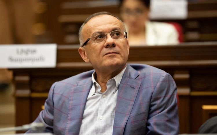 Ermənistanın Baş prokuroru keçmiş müdafiə nazirinin məsuliyyətə cəlb olunmasını tələb edir