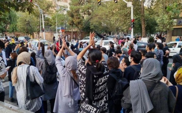 İranda üç qadın jurnalist saxlanılıb
