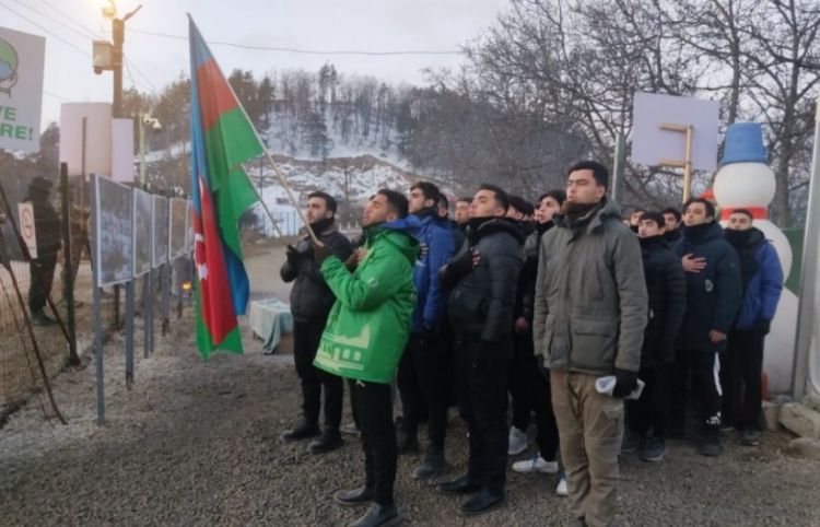 44-cü gün: Təbii sərvətlərimizin qanunsuz istismarına qarşı keçirilən dinc aksiya davam edir