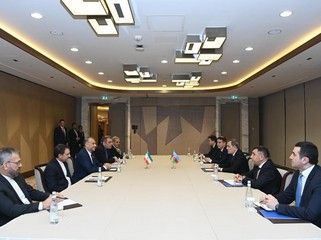 Azərbaycan və İran XİN rəhbərləri regional məsələləri müzakirə ediblər