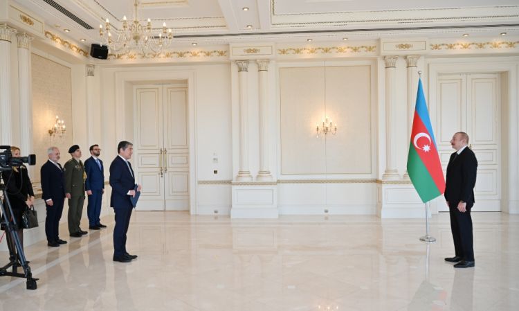 Prezident İlham Əliyev Yunanıstanın Azərbaycanda yeni təyin olunan səfirinin etimadnaməsini qəbul edib<font color='red'> - YENİLƏNİB</font><font color=red> - FOTOLAR</font>