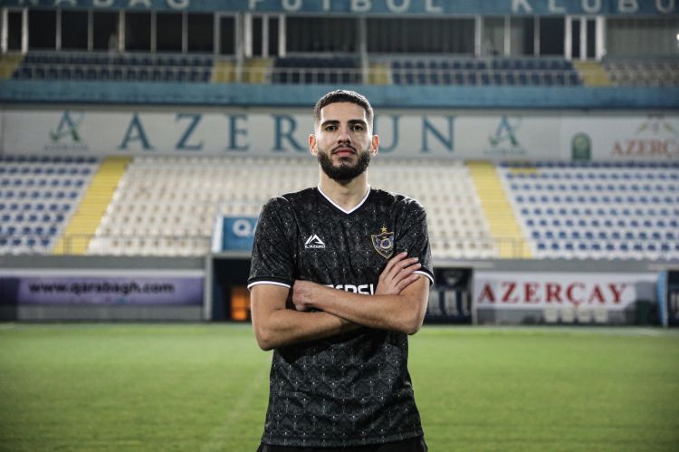 “Qarabağ” klubu “Fənərbağça”nın sabiq futbolçusunu heyətinə qatıb