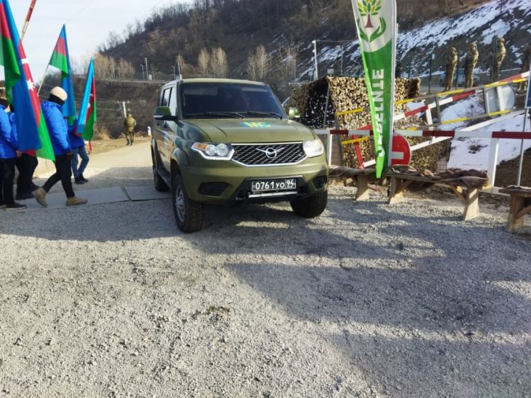 Sülhməramlıların daha iki avtomobilinin Laçına maneəsiz keçidinə şərait yaradılıb