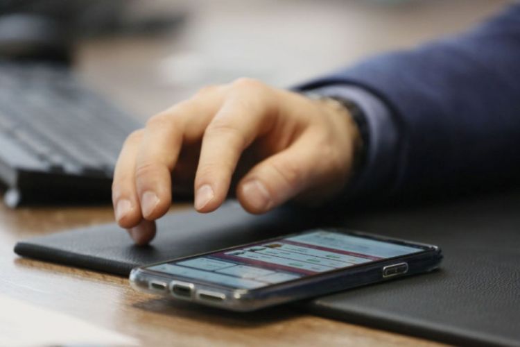 Mobil cihazlara telekommunikasiya xidmətlərinə dair qadağaların sayı artır