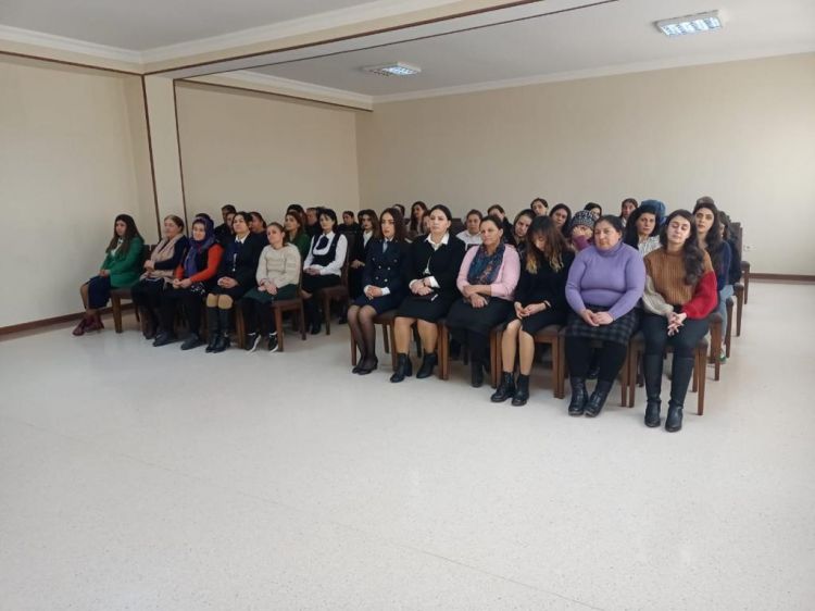 “Erkən nikah və onun fəsadları” mövzusunda seminar keçirilib