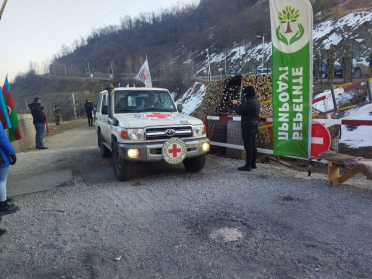Ekoaksiya iştirakçıları BQXK-ya məxsus avtomobillərin Laçın istiqamətinə maneəsiz keçidinə şərait yaradıblar